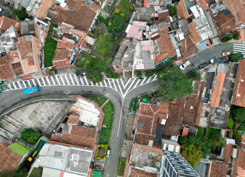 En la intervención se señalizaron las vías que quedan en un solo sentido para la circulación vehicular. FOTO: ALCALDÍA 