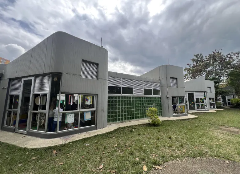 Las obras de mantenimiento del jardín Buen Comienzo en San Antonio de Prado incluyeron mejoras en infraestructura, juegos infantiles y redes eléctricas. FOTO: Empresa de Desarrollo Urbano