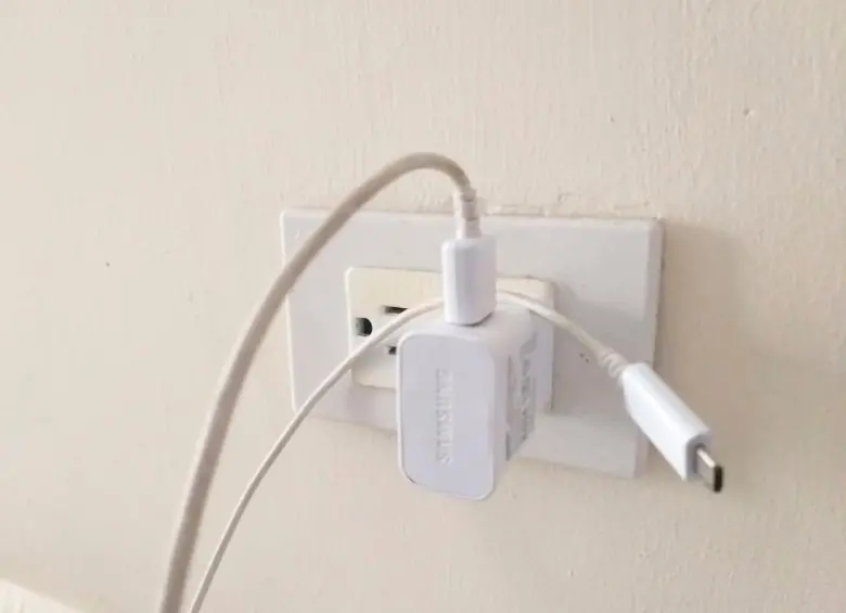 Después de dos años de estudio, la conclusión es que no hay mucha diferencia entre la carga rápida o lenta, el deterioro de la batería es muy similar. Foto EL COLOMBIANO. 