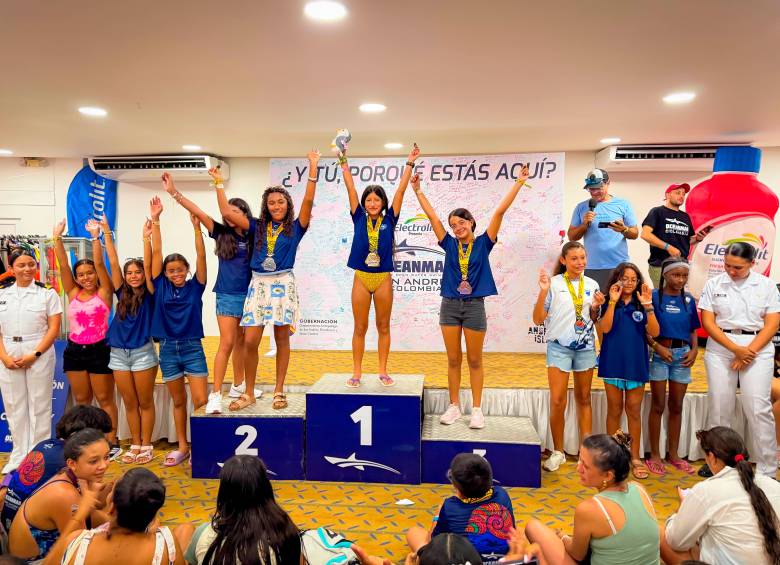 Sofía Carmona alcanzó el segundo lugar en la categoría 11-12 del OceanMan en San Andrés. Foto: Cortesía Erika Castro.
