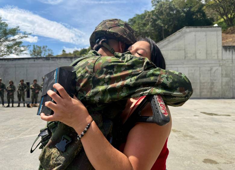 El protagonista de esta historia es Juan Sebastián Durango Bertel, un soldado de 18 años, oriundo de Medellín, que presta su servicio militar en el Batallón de Infantería N.º 10 Coronel Atanasio Girardot. FOTO: Cortesía Cuarta Brigada
