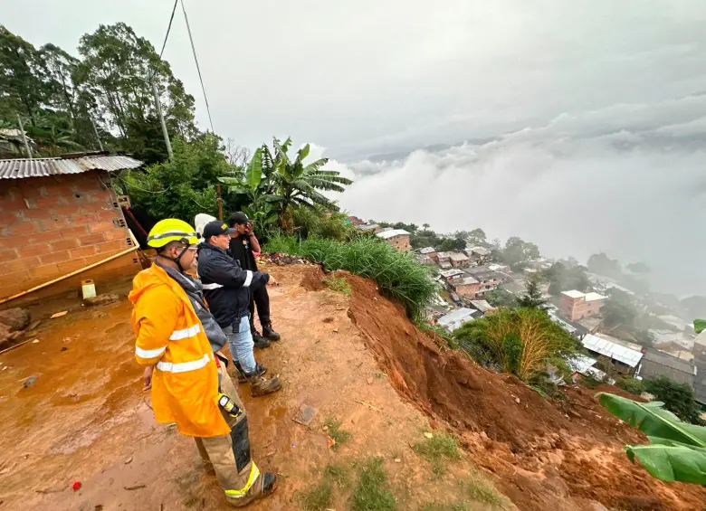 El derrumbe se presentó en un sector del barrio Carambolas, en el nororiente de Medellín. CORTESÍA DAGRD