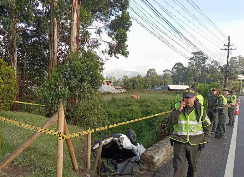 Accidente volcado en la autopista Medellín-Bogotá a la altura del municipio de Guarne. FOTO: CORTESÍA
