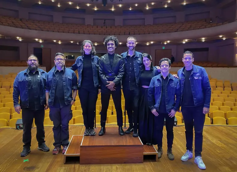 Equipo técnico. De izquierda a derecha: Daniel Pérez, Gabriel Vallejo, Sofía Carvalho, Juancho Valencia, Juan Felipe Arango, Vanesa Mejía, Julio Marín, Juan Pablo Ríos.