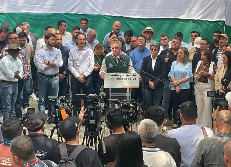 Los 73 mandatarios se congregaron en la sede de Indeportes Antioquia para hablar de la situación que se ha vivido por estos días. FOTO: MANUEL SALDARRIAGA