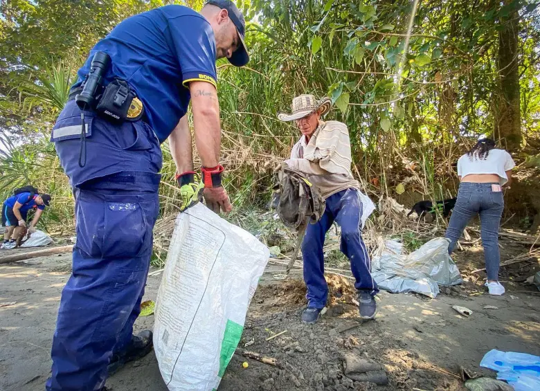 Las jornadas iniciaron en el municipio de Fredonia a orillas del río Cauca. FOTO: CORTESÍA GOBERNACIÓN DE ANTIOQUIA