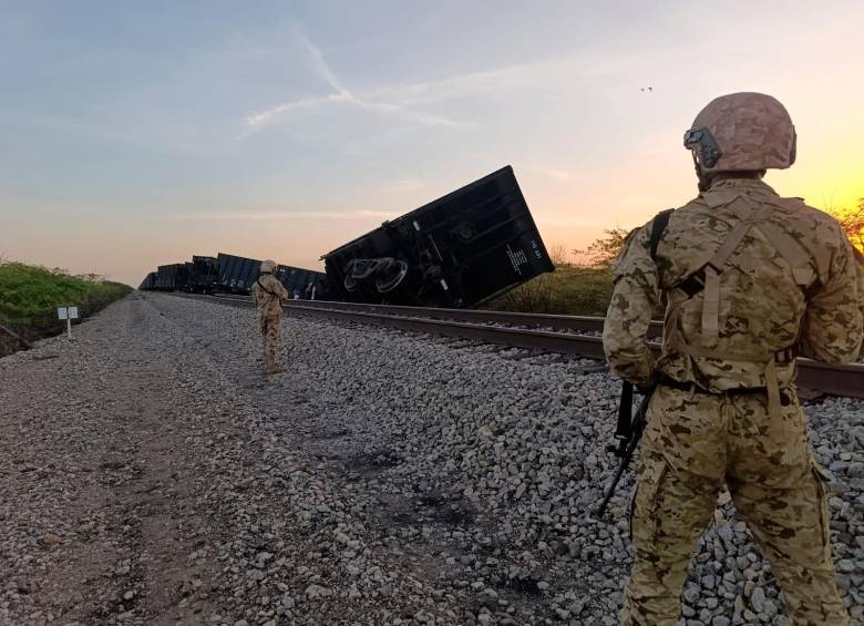 Vía férrea del Cerrejón, en Uribia, La Guajira. Foto: @Ejercito_Div1