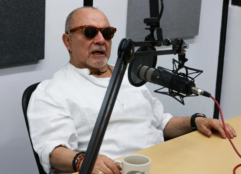 César Mora llega con su show de boleros al centro comercial El Tesoro. Su trabajo en cine y televisión lo han hecho un personaje muy conocido por el público de la ciudad. Foto: EL COLOMBIANO