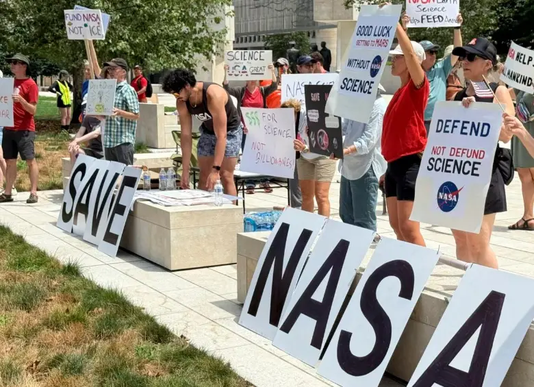 Trabajadores de la Nasa protestan contra recortes presupuestales. FOTO TOMADA DE X (@NASAWatch).