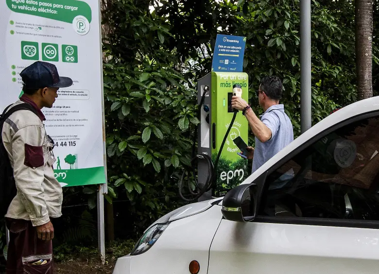 ¿Paisas perdieron la prevención a los carros eléctricos? Ventas suben 218%