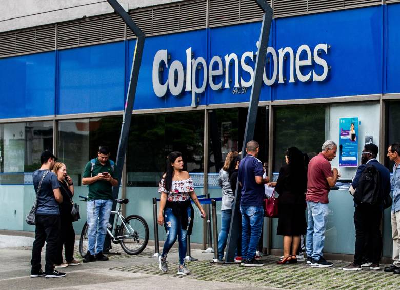 Tras la publicación del borrador, Asofondos advirtió que el Gobierno podría estar contemplando un uso de los ahorros pensionales no previsto en la reforma pensional, pues dichos recursos deberían ir al Fondo de Ahorro del Banco de la República y no a Colpensiones. Foto: Julio Herrera