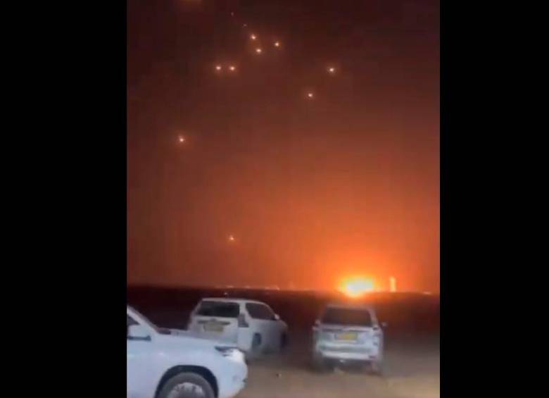 Los sistemas antiaéreos de Israel se activaron para tratar de interceptar los misiles disparados desde Irán. IMAGEN TOMADA DE VIDEO.
