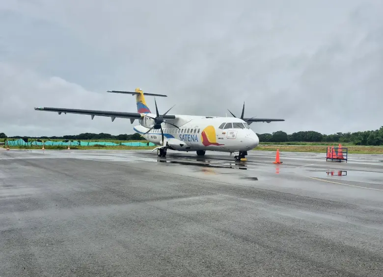 La conectividad aérea, especialmente en destinos intermedios, ha sido uno de los ejes estratégicos de Satena, que actualmente cubre más de 40 rutas en todo el territorio nacional, muchas de ellas en zonas donde no operan aerolíneas comerciales privadas. FOTO: Cortesía Satena.
