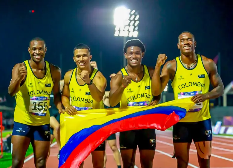 Equipo de atletismo masculino que se consagró campeón en relevo 4x100 metros. Foto: @OlimpicoCol
