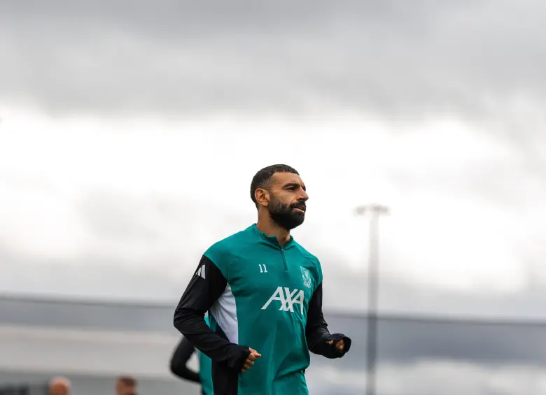 Mohamed Salah insinuó que podría dejar el Liverpool en enero y sugerió que el club lo ha “abandonado a su suerte”. FOTO: TOMADA DE LIVERPOOL FC