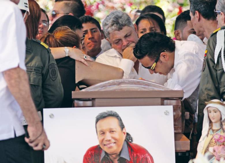 Sepelio de Diomedes Díaz en Valledupar, después de tres días de velación en la plaza pública. FOTO El Colombiano