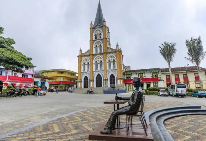 Caramanta y Valparaíso siguieron el camino de El Carmen de Viboral en el sentido de, vía decretos, restringir, a determinadas horas, la circulación de jóvenes menores. FOTO Camilo Suárez. 