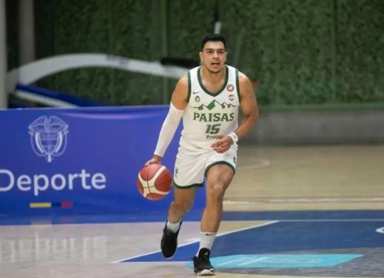Andrés Carmona despejó el camino del triunfo para Paisas en el segundo duelo de la final ante Caimanes, en el Iván de Bedout. FOTO ESNEYDER GUTIÉRREZ 