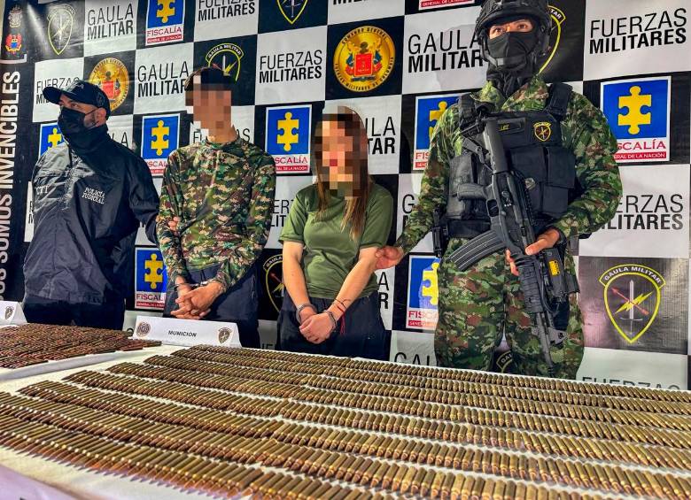 En los hechos fueron capturados cuatro presuntos integrantes de las disidencias del frente 36, incluidl el que sería su cabecilla. Dos quedaron heridos, entre ellos un menor de edad. FOTO: CORTESÍA EJÉRCITO