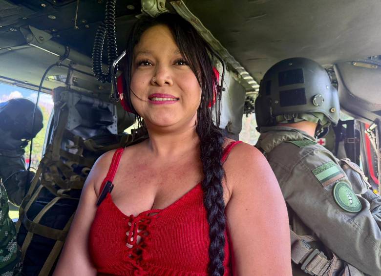 Esta es Karen Durango quien emprendió un largo viaje para reencontrarse con su hijo. FOTO: Cortesía Cuarta Brigada del Ejército Nacional