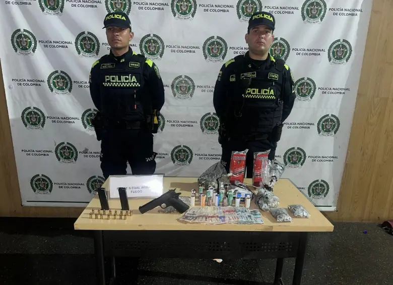 Las autoridades incautaron un arma de fuego y $5,5 millones en efectivo. FOTO: Cortesía Policía Meval