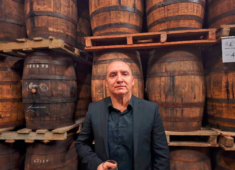 Hugo Álvarez espera crear varios rones para la FLA antes de entregar su legado. FOTO SANTIAGO OLIVARES TOBÓN