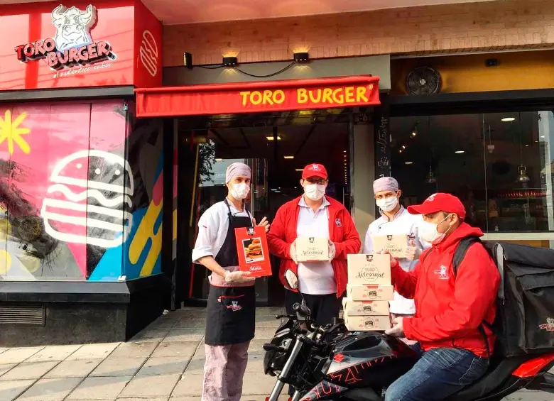Toro Burger busca fortalecer su equipo en Bogotá con personal para cocina y servicio al cliente. FOTO: CORTESÍA