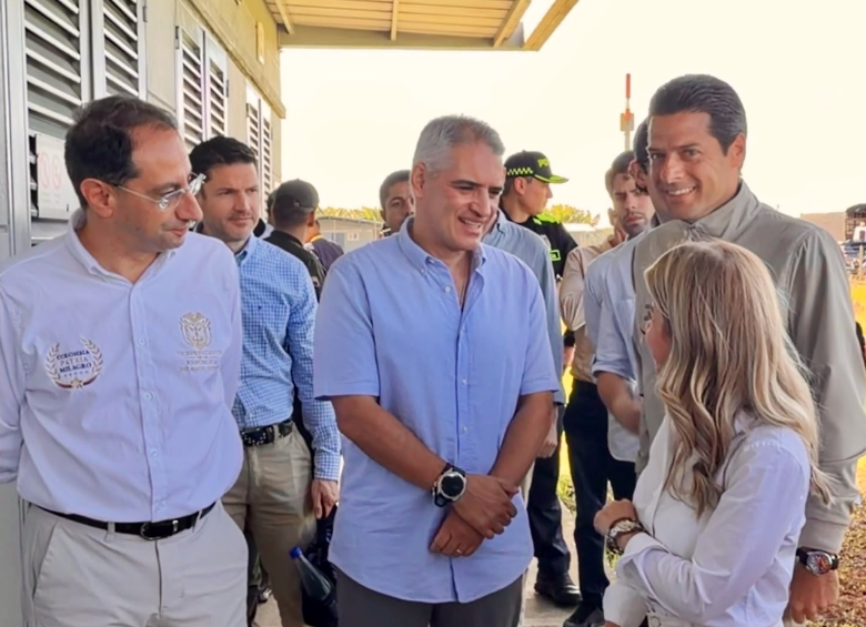 El gobernador de Antioquia, Andrés Julián Rendón, se reunió en el Urabá antioqueño con el vicepresidente José Manuel Restrepo, la ministra de Transporte, Elsa Noguera, y el ministro de Comercio, Mauricio Gómez Amín. Foto: cortesía.