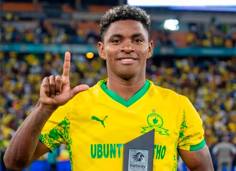 El colombiano Brayan León Muñiz con su doblete, en la victoria del Mamelodi Sundowns, fue elegido como el Jugador del Partido. FOTO TOMADA @sundownsfc