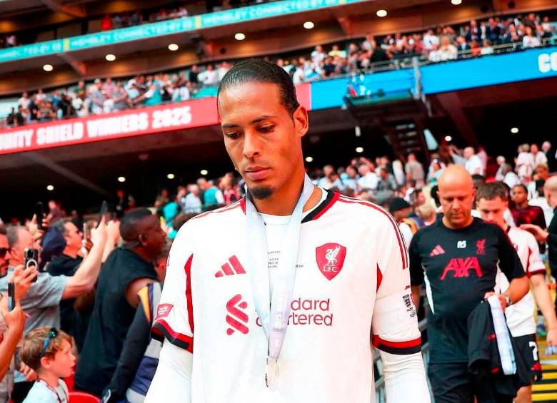 Virgil van Dijk alzó la voz a los directivos del Liverpool. FOTO @TouchlineX