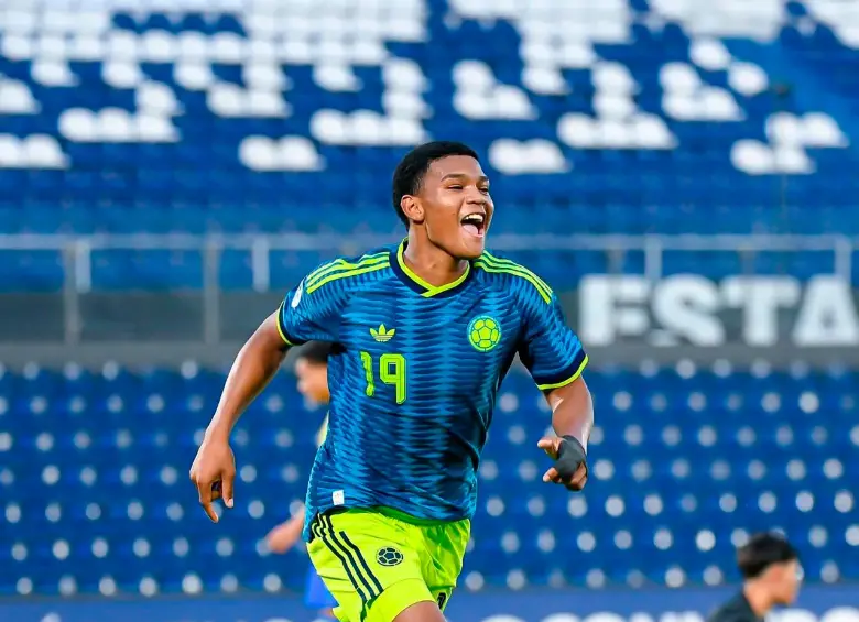 El extremo colombiano José Escorcia, de 17 años, es una de las figuras de la Selección Colombia que el domingo jugará la final ante Argentina. Foto: FCF