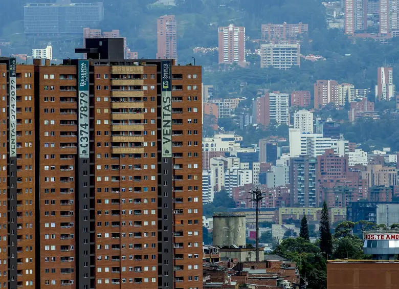 Uno de los cambios más destacados en el mercado inmobiliario ha sido el aumento en la preferencia por casas, mientras que los apartamentos están perdiendo protagonismo con caídas en el interés de los compradores. Foto: Juan Antonio Sánchez