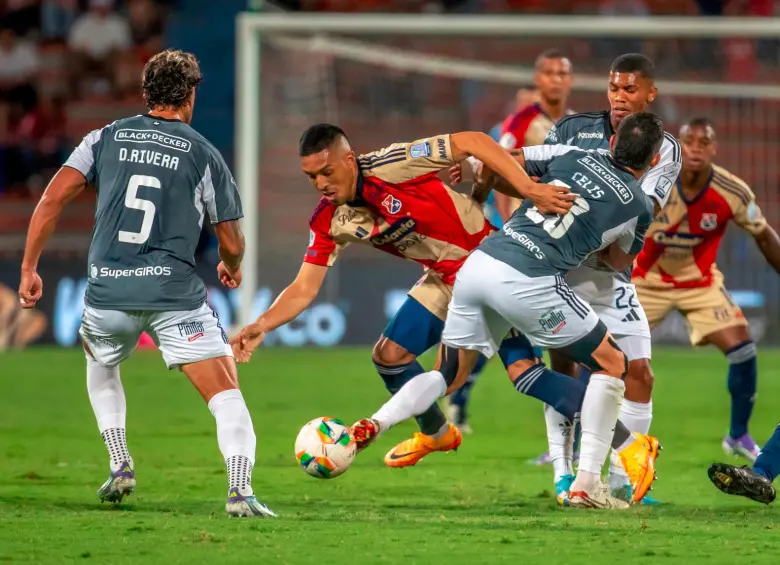 Imágenes del encuentro entre el DIM y Junior, que culminó 2-2. FOTO JUAN ANTONIO SÁNCHEZ