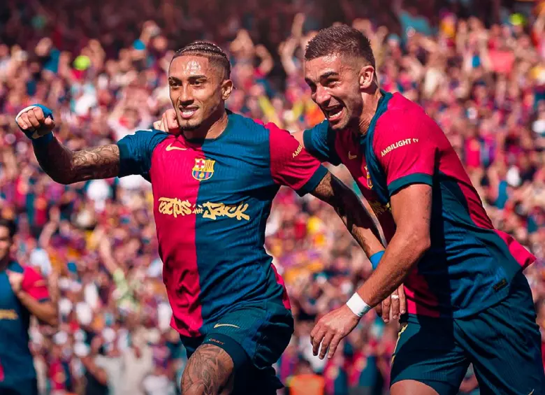 Raphinha fue una de las figuras del clásico español al anotar dos goles. FOTO X-BARCELONA