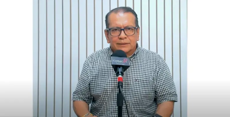 El periodista Gustavo Chica y su esposa, fueron atacados durante la noche del sábado 5 julio en la capital del departamento del Guaviare. Imagen, captura de pantalla de trasmisión en vivo de Guaviare Estéreo. 