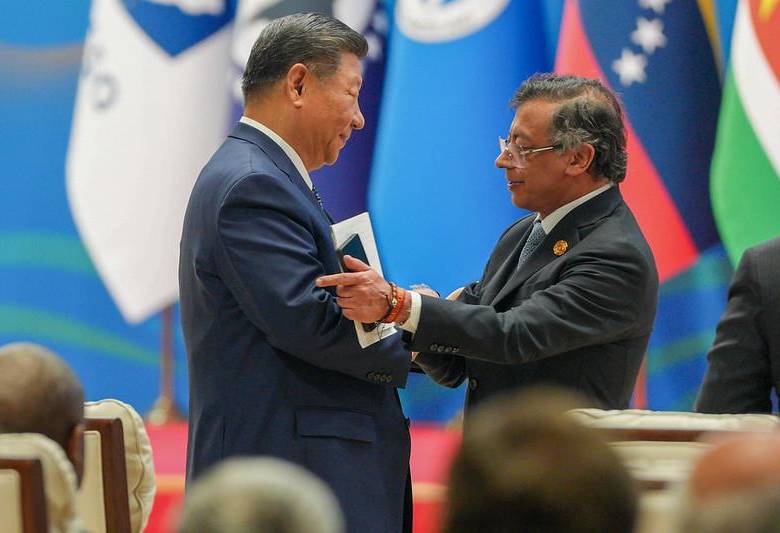 Xi Jinping y Petro se cruzaron este martes pero tendrán un encuentro de media hora en las próximas horas. Foto: Presidencia 