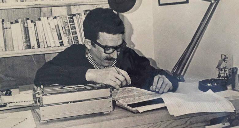 Gabriel García Márquez corrigiendo Cien años de soledad, por Guilermo Angulo. Gabriel García Márquez corrigiendo Cien años de soledad, por Guilermo Angulo.