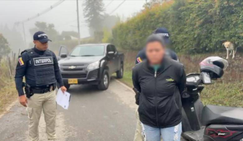 La mujer está acusada de integrar una red criminal en Östersund (Suecia) dedicada a suplantar a la Policía local mediante correos fraudulentos para extorsionar a ciudadanos con multas falsas y pérdida de la custodia de sus hijos. Foto: Cortesía Policía