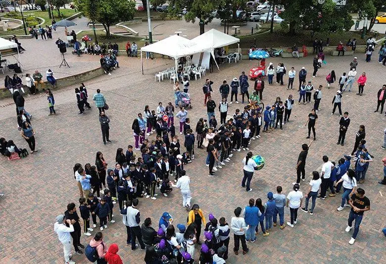 La Institución Educativa José Asunción Silva de Medellín y el Instituto de Ciencias Agroindustriales y del Medio Ambiente (ICAM) en Ubaté, Cundinamarca, son finalistas al premio de la mejor escuela del mundo en dos categorías. Imagen tomada de, T4 Education. 
