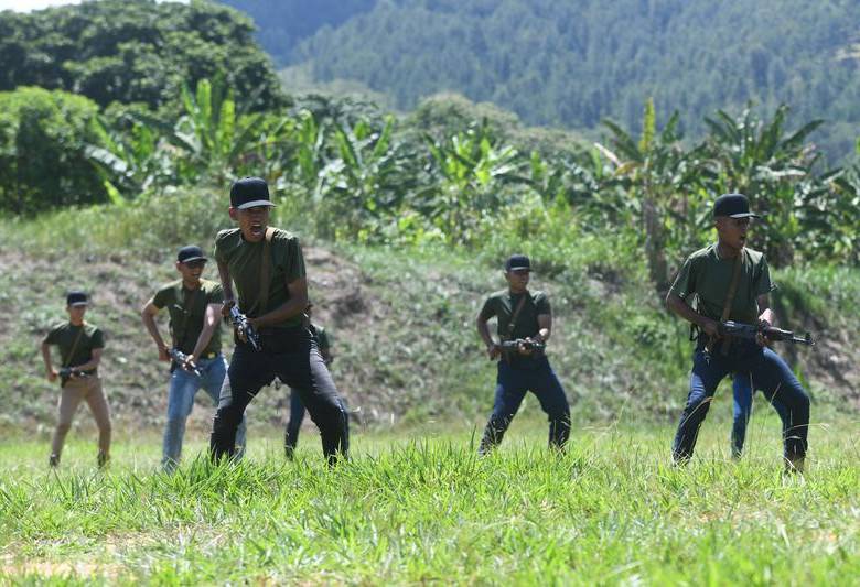Integrantes de la Fuerza Armada Nacional Bolivariana (FANB) participan en una jornada de adiestramiento en el Fuerte Tiuna, en Caracas, Venezuela, el 13 de septiembre de 2025. El presidente de Venezuela, Nicolás Maduro, convocó el viernes una masiva jornada de adiestramiento en 312 cuarteles y unidades militares en todo el país. FOTO: Xinhua