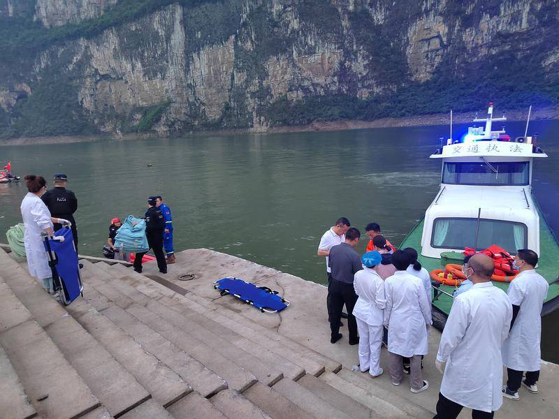 Al menos diez muertos y 70 heridos dejó naufragio de dos barcos con turistas en China