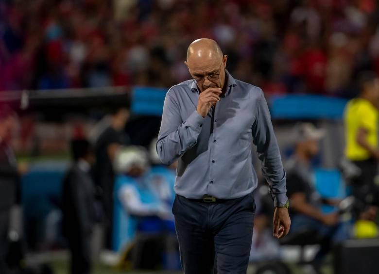 Alfredo Arias también ha dirigido a Independiente Santa Fe y Deportivo Cali en Colombia. Aún no logra ser campeón en el balompié nacional, sin embargo, se coronó en Ecuador y Uruguay. FOTO Juan antonio Sánchez