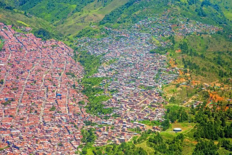 Hay más de 65 puntos críticos por asentamientos en las laderas de Medellín. FOTO: CAMILO SUÁREZ