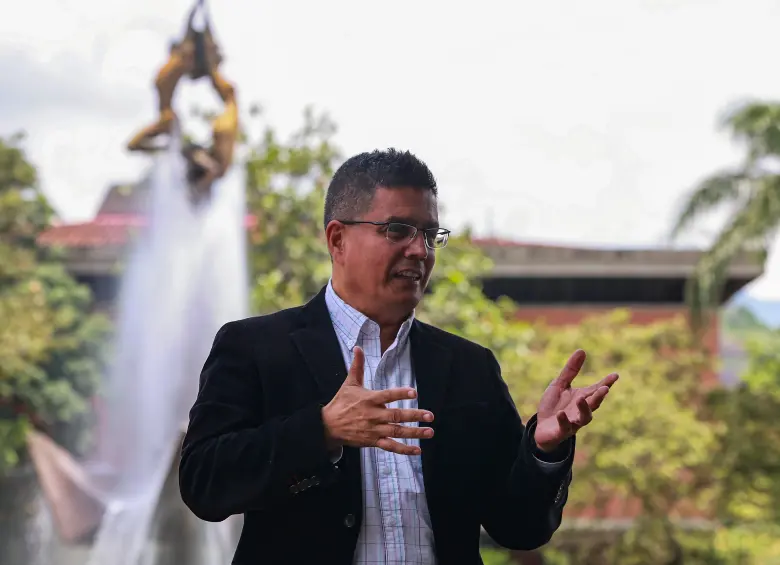 John Jairo Arboleda completa tres periodos al frente de la UdeA y es señalado como uno de los principales responsables de la crisis que atraviesa la institución. FOTO: MANUEL SALDARRIAGA