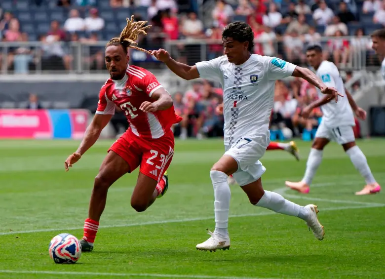 Jerson Esteban Lagos Giraldo (derecha) jugó 24 minutos en el debut de Auckland frente al Bayern Múnich en el Mundial de Clubes (10-0). FOTO: GETTY