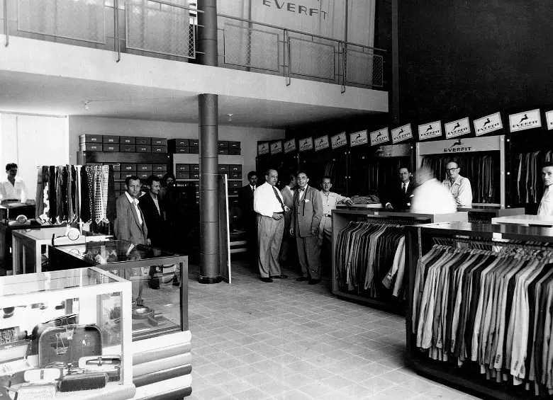 La compañía se caracterizaba por ofrecer los icónicos trajes de paño elegante. 