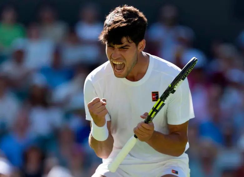 El español Carlos Alcaraz ganó en su debut en Wimbledon, tras disputar cinco sets. FOTO TOMADA X @Wimbledon