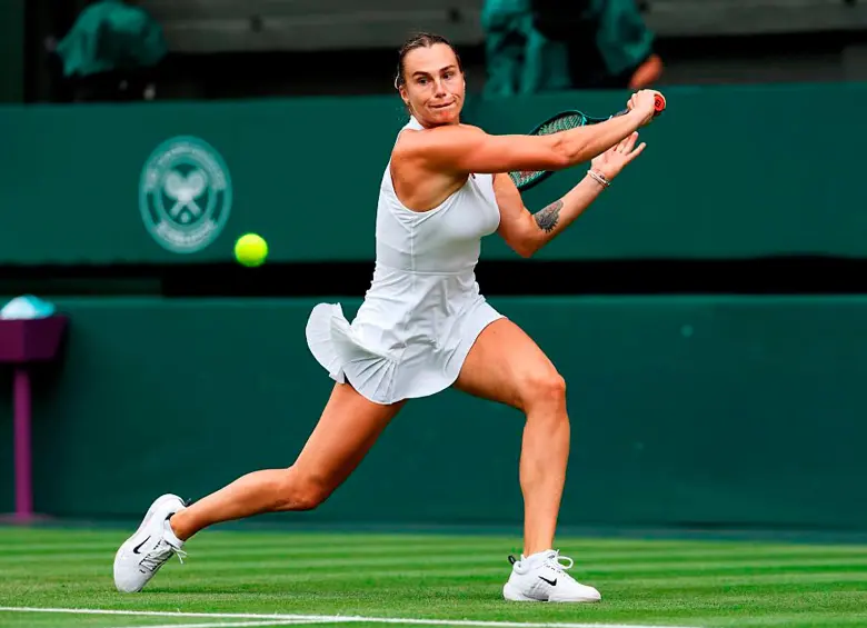 Sabalenka, quien no participó en 2022 debido al veto a tenistas rusos y bielorrusos, y en 2024 por una lesión en el hombro, viene con hambre de trofeo. FOTO GETTY
