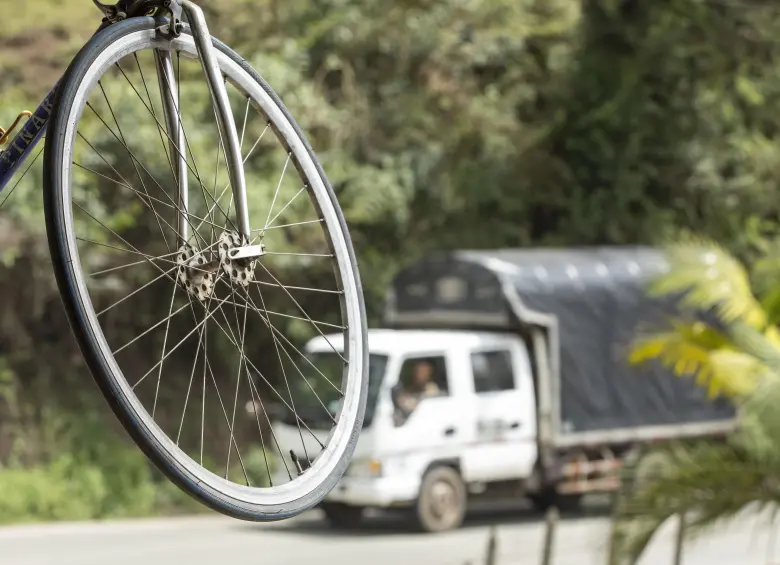Dos menores de edad se accidentaron este fin de semana en la Avenida Las Palmas, al parecer mientras practicaban Gravity Bike. FOTO: Archivo EL COLOMBIANO, Edwin Bustamante