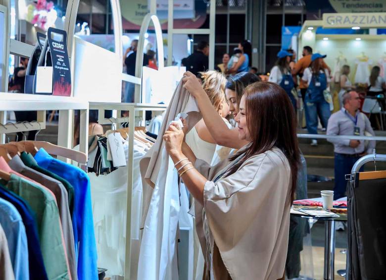 Una de las prendas que están saliendo son los crop tops. FOTO: Camilo Suárez